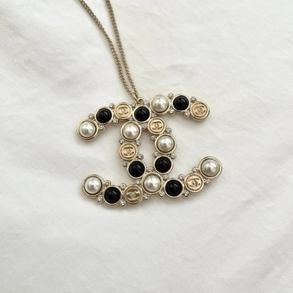 AUTHENTIC RARE - Chanel CC Gold, Black & Pearl Large Pendant Necklace - Picture 3 of 13